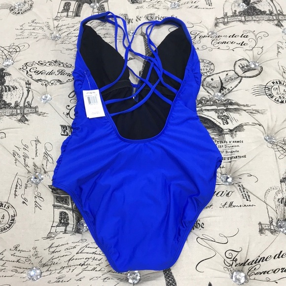 Athena Front Twist One-Piece Swimsuit - Picture 4 of 6